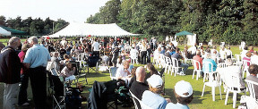 BBQ06_crowds